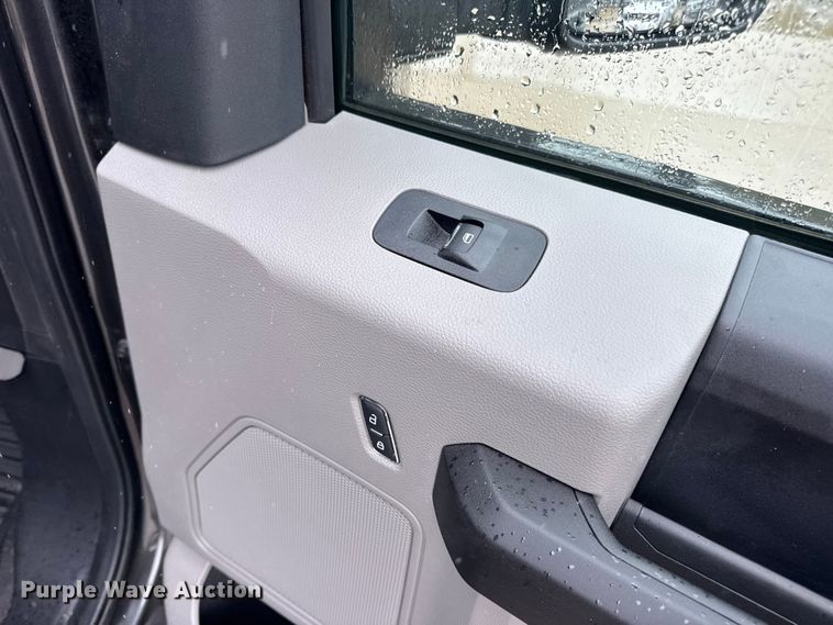 image for item EN0586 2019 Ford F250 Crew Cab pickup truck