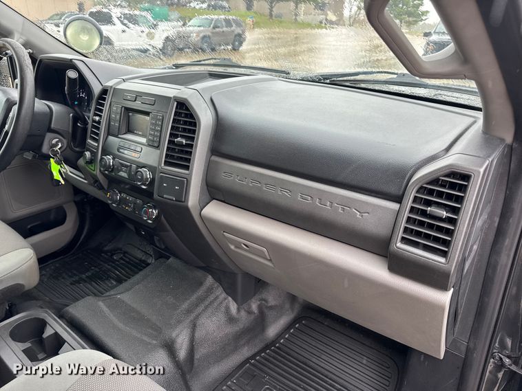 image for item EN0586 2019 Ford F250 Crew Cab pickup truck