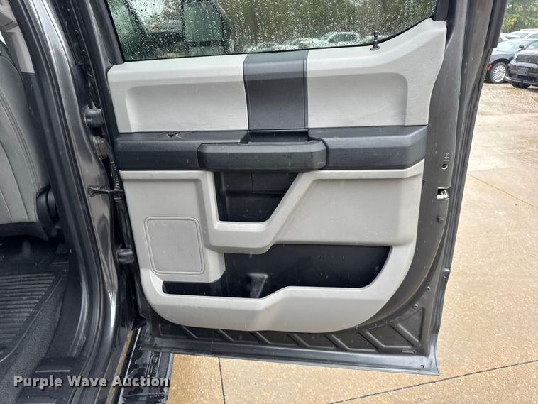 image for item EN0586 2019 Ford F250 Crew Cab pickup truck