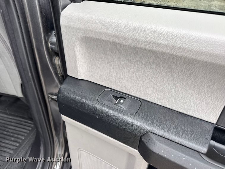 image for item EN0586 2019 Ford F250 Crew Cab pickup truck