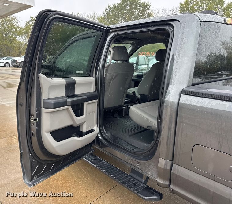 image for item EN0586 2019 Ford F250 Crew Cab pickup truck