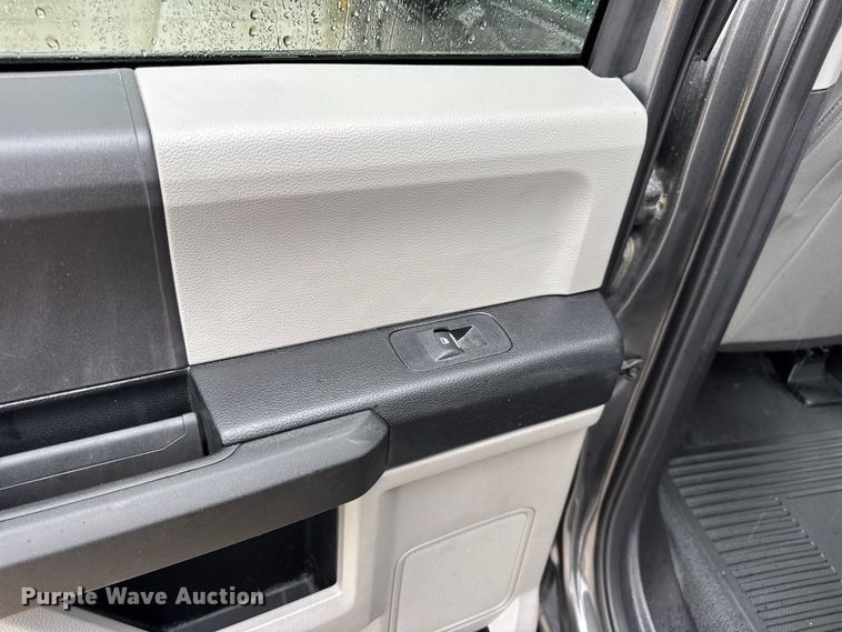 image for item EN0586 2019 Ford F250 Crew Cab pickup truck