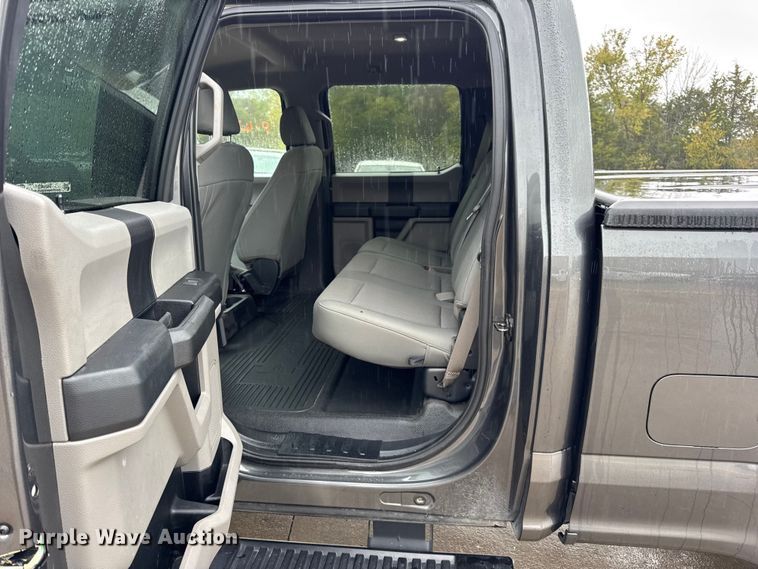 image for item EN0586 2019 Ford F250 Crew Cab pickup truck