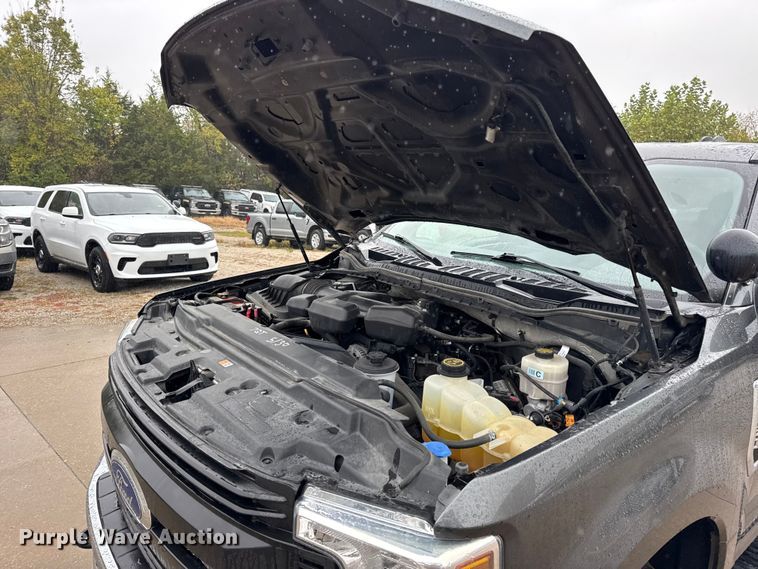 image for item EN0586 2019 Ford F250 Crew Cab pickup truck