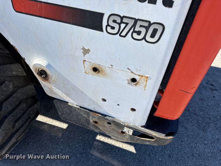 image for item EN0665 2014 Bobcat S750 skid steer loader