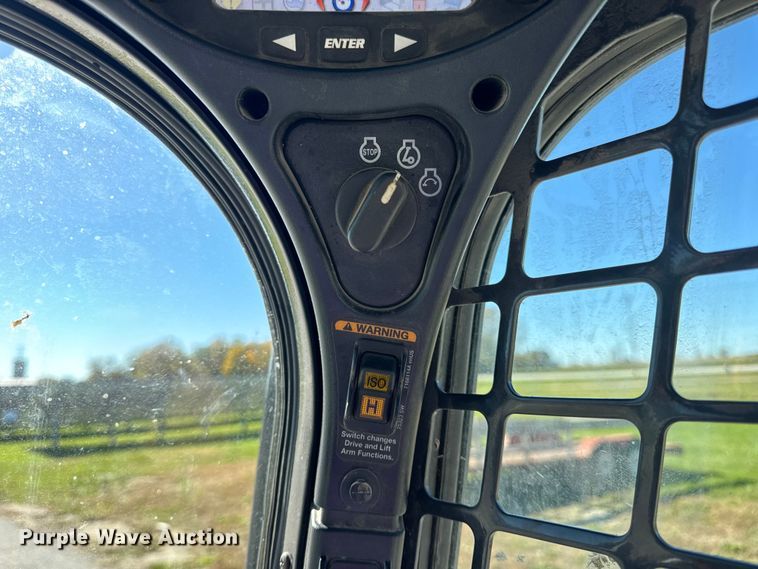 image for item EN0665 2014 Bobcat S750 skid steer loader