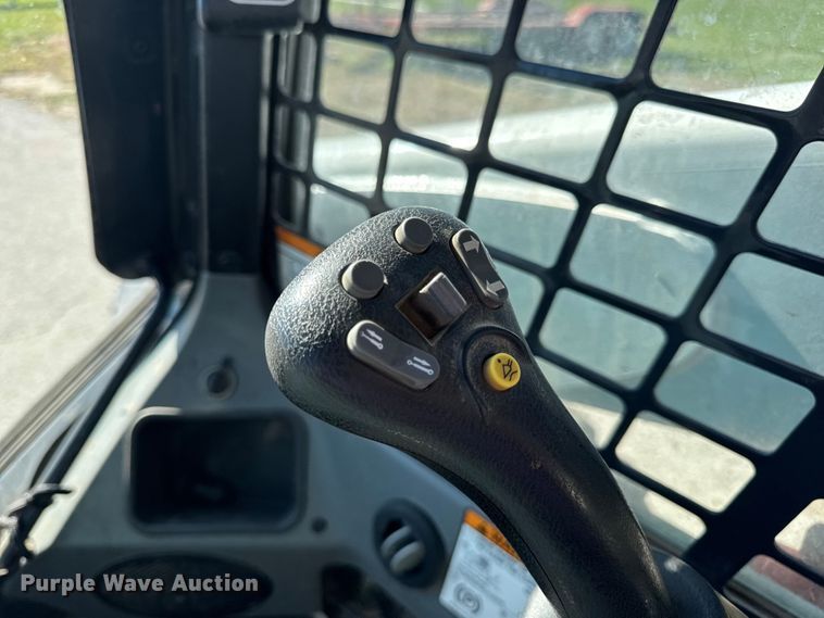 image for item EN0665 2014 Bobcat S750 skid steer loader