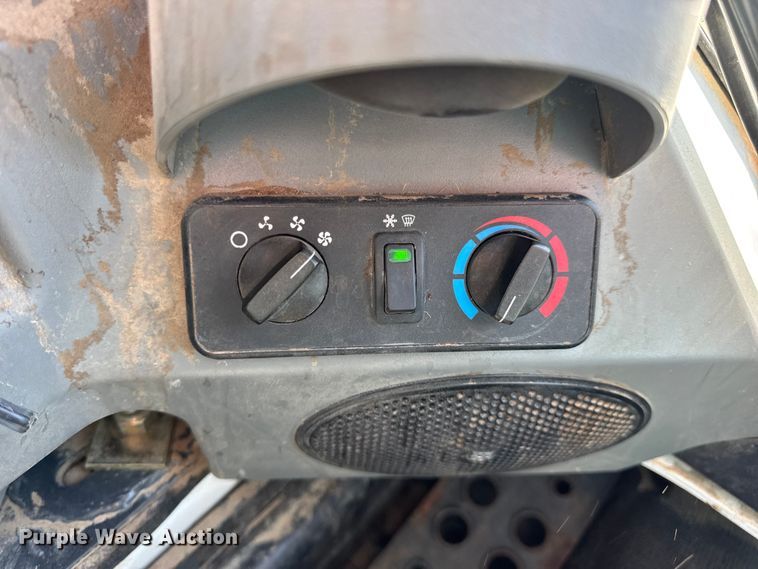 image for item EN0665 2014 Bobcat S750 skid steer loader