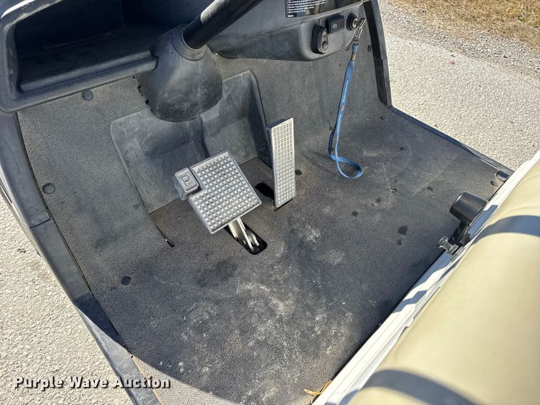 image for item EN0667 2013 Yamaha YDRAX4F golf cart