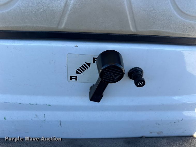 image for item EN0667 2013 Yamaha YDRAX4F golf cart