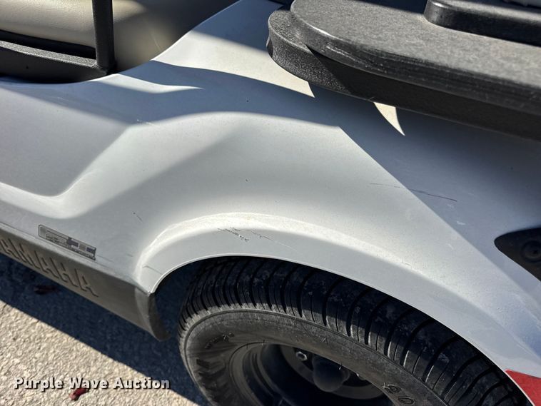 image for item EN0668 2013 Yamaha YDRAX3 golf cart