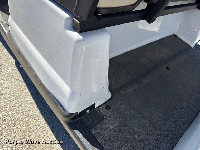 image for item EN0668 2013 Yamaha YDRAX3 golf cart