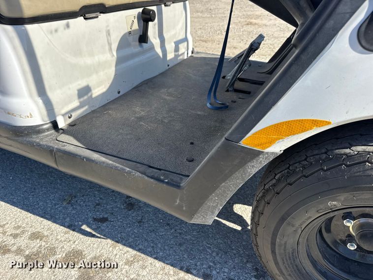 image for item EN0668 2013 Yamaha YDRAX3 golf cart