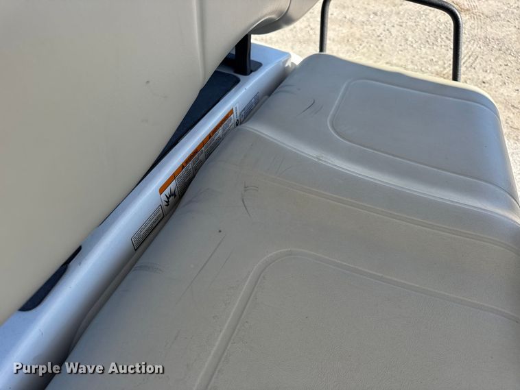 image for item EN0668 2013 Yamaha YDRAX3 golf cart