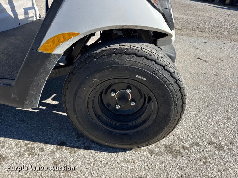 image for item EN0668 2013 Yamaha YDRAX3 golf cart