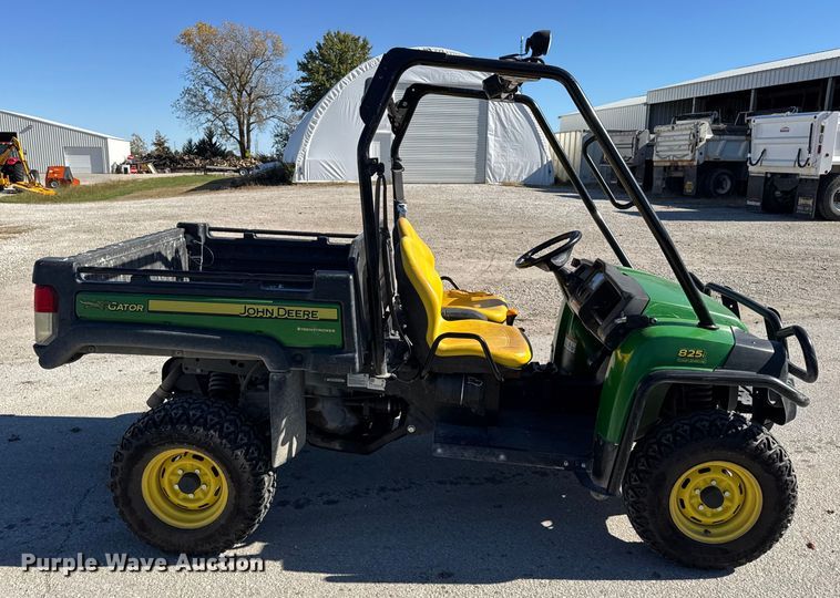image for item EN0669 2015 John Deere Gator 825i utility vehicle