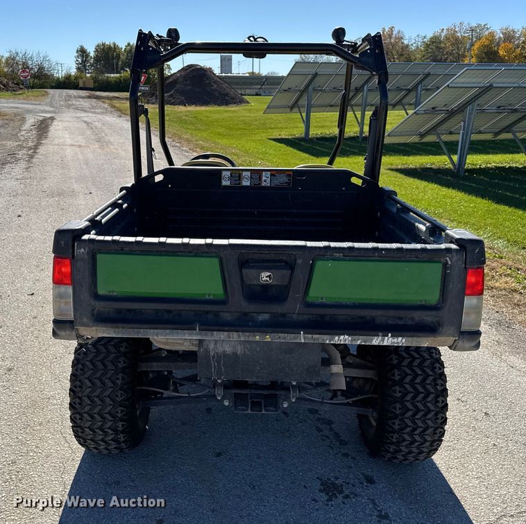 image for item EN0669 2015 John Deere Gator 825i utility vehicle