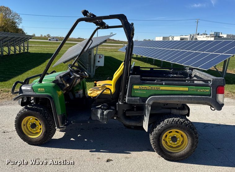 image for item EN0669 2015 John Deere Gator 825i utility vehicle