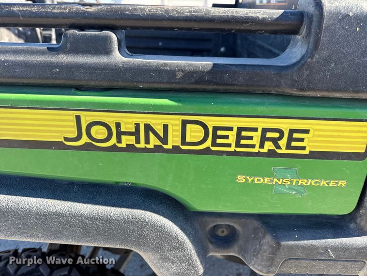 image for item EN0669 2015 John Deere Gator 825i utility vehicle
