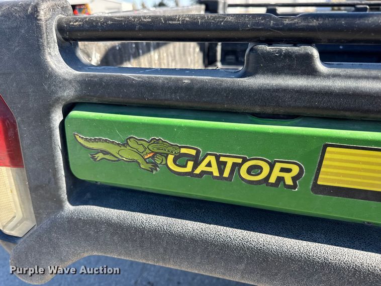image for item EN0669 2015 John Deere Gator 825i utility vehicle
