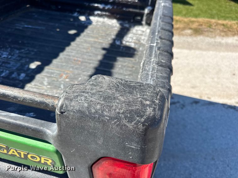 image for item EN0669 2015 John Deere Gator 825i utility vehicle