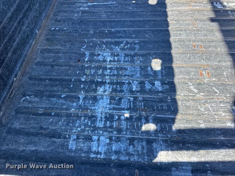 image for item EN0669 2015 John Deere Gator 825i utility vehicle