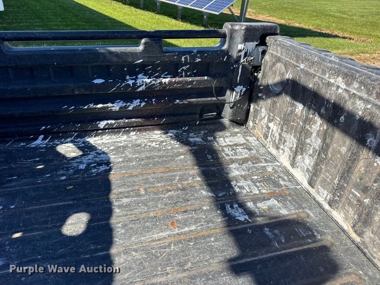 image for item EN0669 2015 John Deere Gator 825i utility vehicle