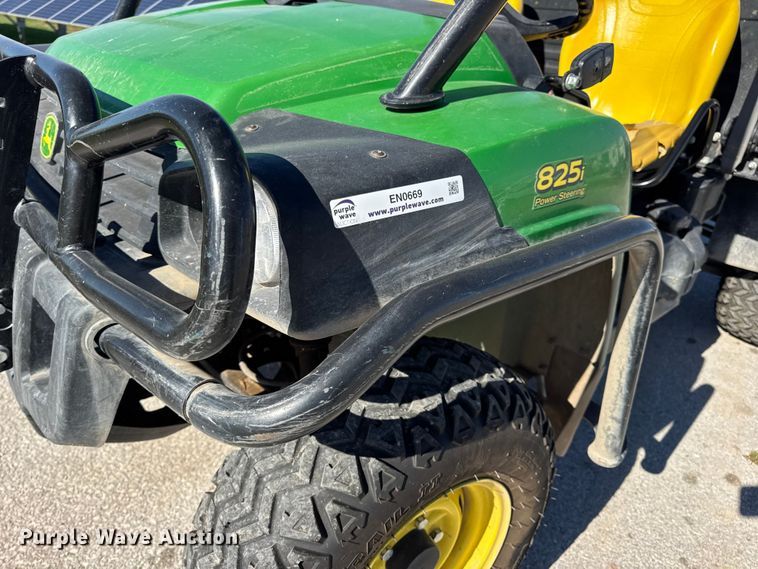 image for item EN0669 2015 John Deere Gator 825i utility vehicle