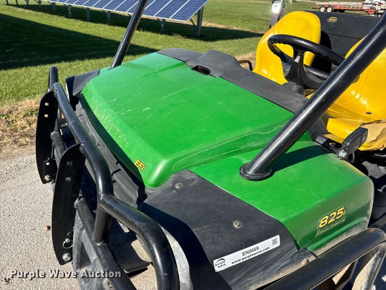 image for item EN0669 2015 John Deere Gator 825i utility vehicle