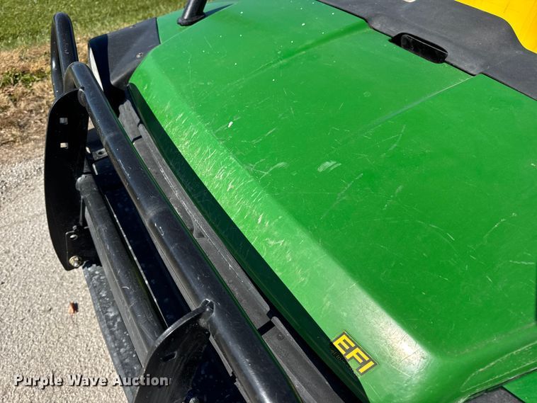 image for item EN0669 2015 John Deere Gator 825i utility vehicle