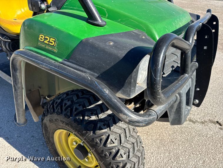 image for item EN0669 2015 John Deere Gator 825i utility vehicle