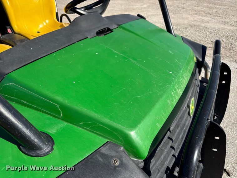 image for item EN0669 2015 John Deere Gator 825i utility vehicle