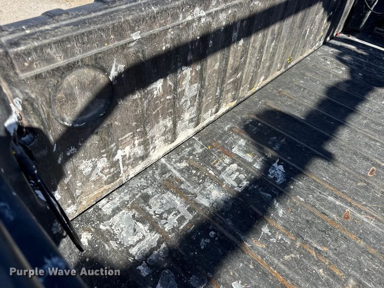 image for item EN0669 2015 John Deere Gator 825i utility vehicle