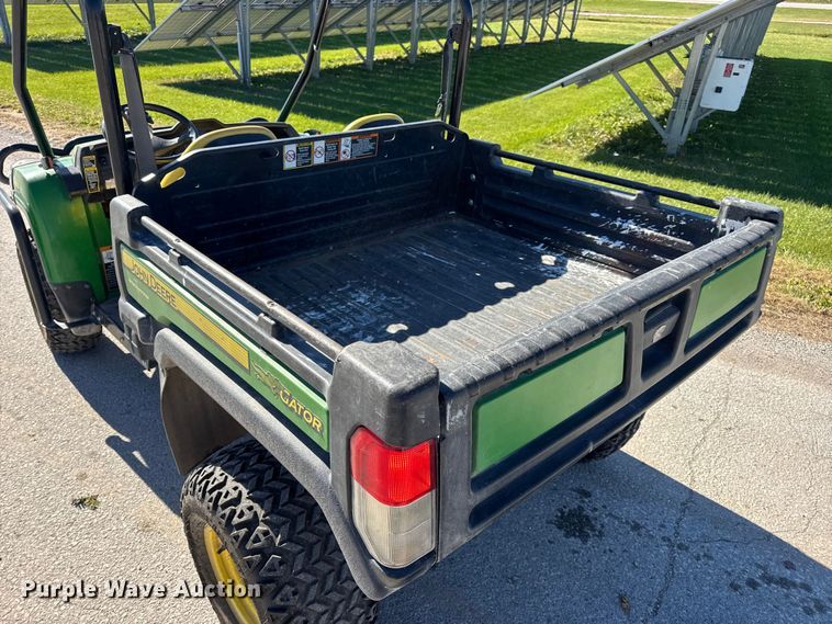 image for item EN0669 2015 John Deere Gator 825i utility vehicle