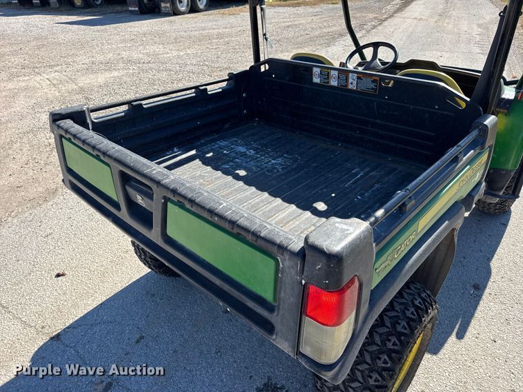 image for item EN0669 2015 John Deere Gator 825i utility vehicle