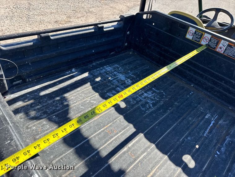 image for item EN0669 2015 John Deere Gator 825i utility vehicle