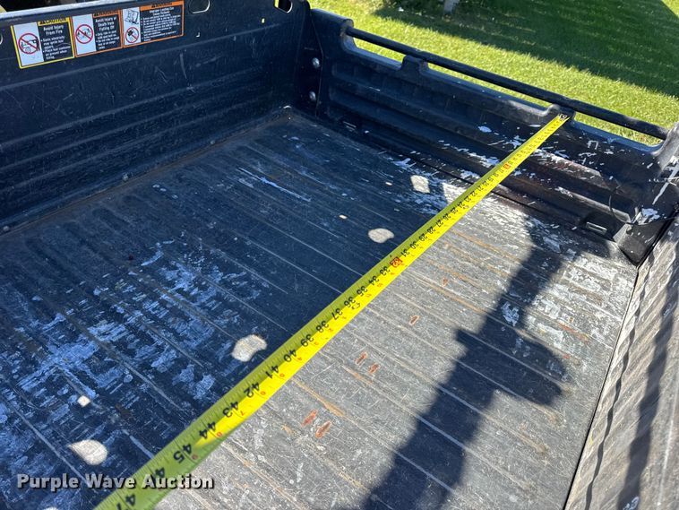 image for item EN0669 2015 John Deere Gator 825i utility vehicle