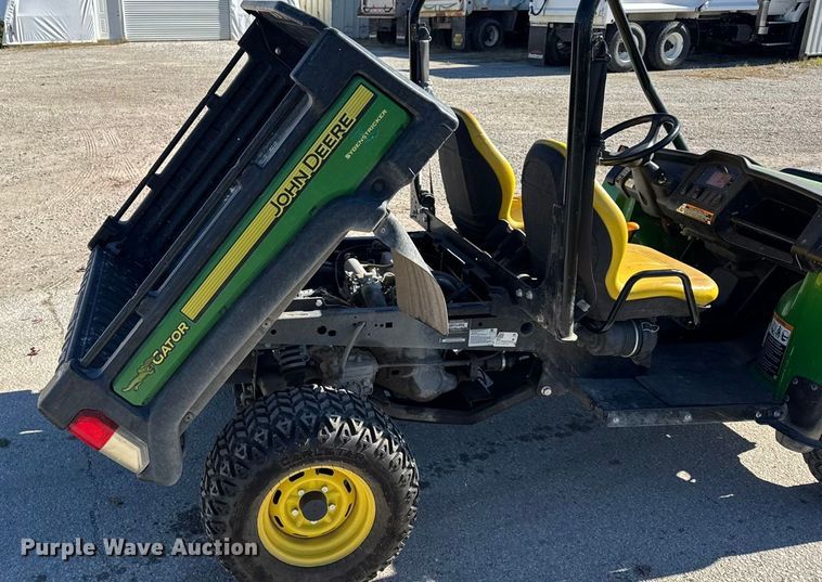 image for item EN0669 2015 John Deere Gator 825i utility vehicle