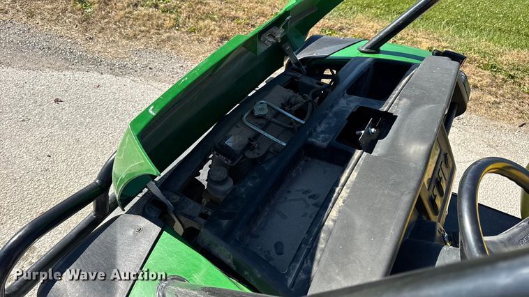 image for item EN0669 2015 John Deere Gator 825i utility vehicle