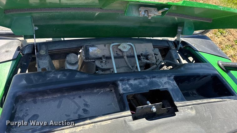 image for item EN0669 2015 John Deere Gator 825i utility vehicle