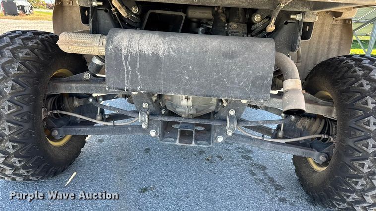 image for item EN0669 2015 John Deere Gator 825i utility vehicle
