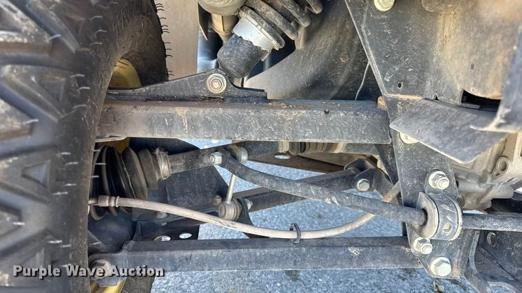 image for item EN0669 2015 John Deere Gator 825i utility vehicle