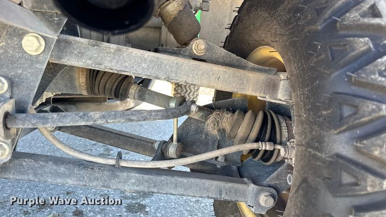 image for item EN0669 2015 John Deere Gator 825i utility vehicle