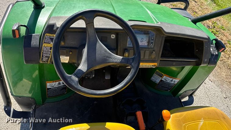image for item EN0669 2015 John Deere Gator 825i utility vehicle