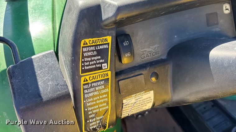 image for item EN0669 2015 John Deere Gator 825i utility vehicle
