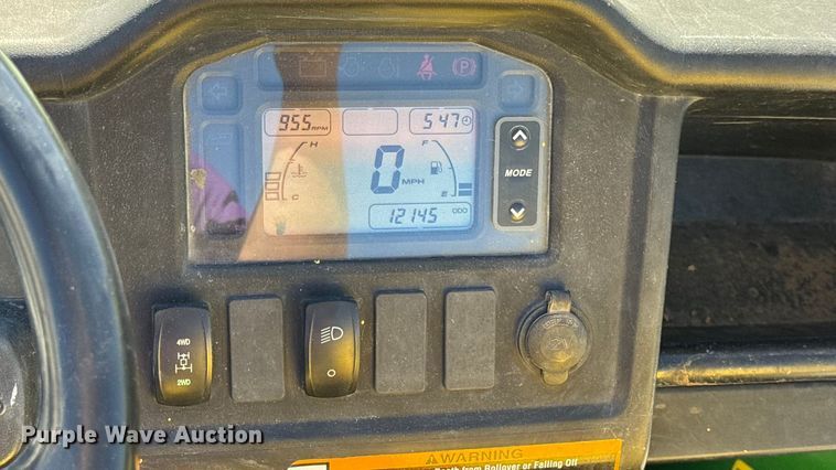 image for item EN0669 2015 John Deere Gator 825i utility vehicle