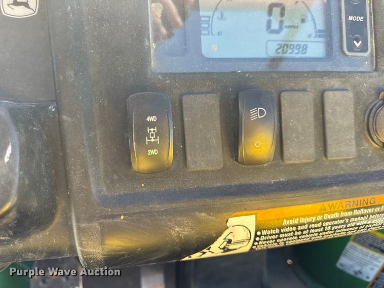 image for item EN0669 2015 John Deere Gator 825i utility vehicle