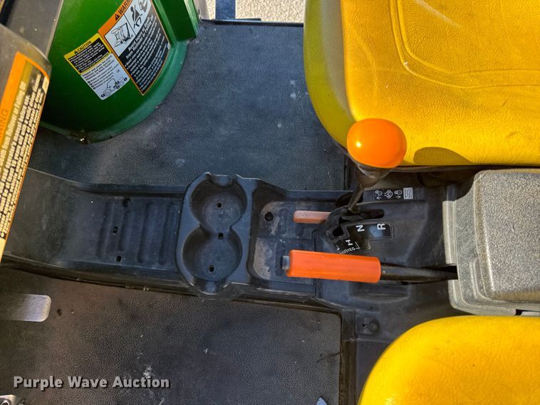 image for item EN0669 2015 John Deere Gator 825i utility vehicle