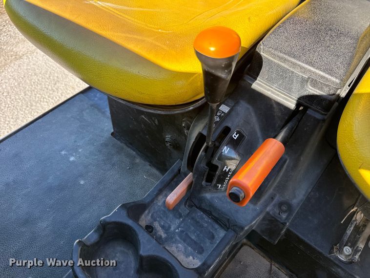 image for item EN0669 2015 John Deere Gator 825i utility vehicle