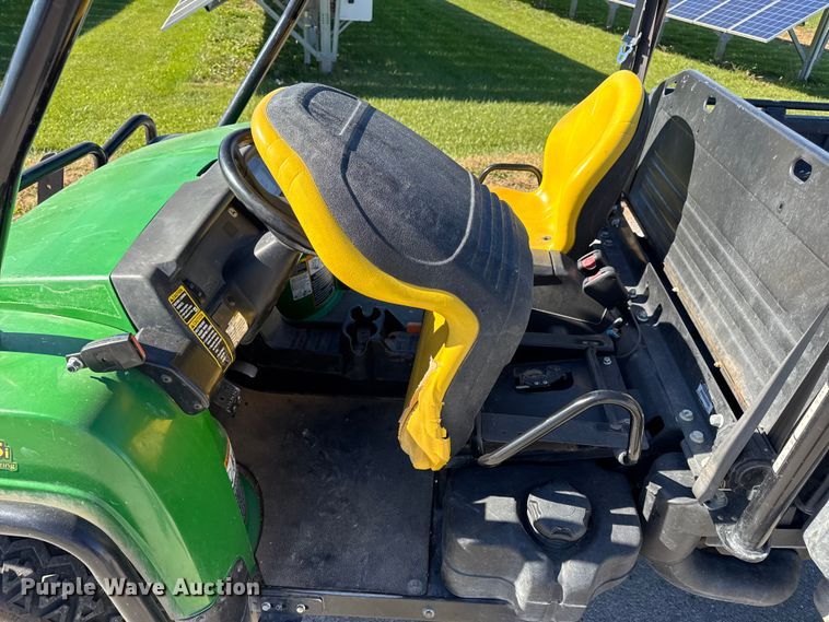 image for item EN0669 2015 John Deere Gator 825i utility vehicle